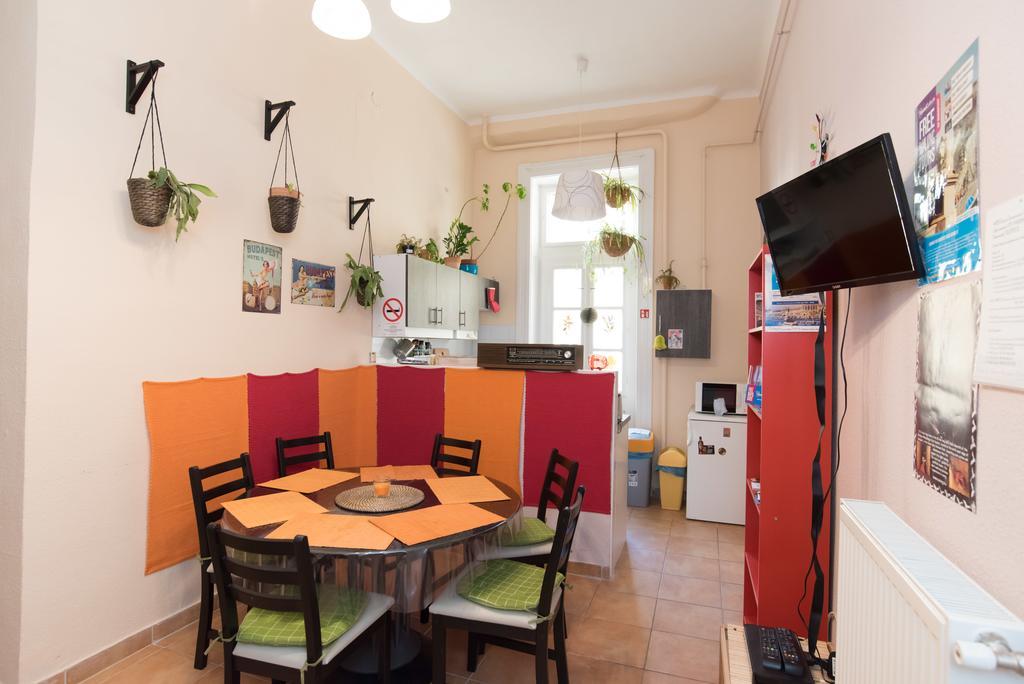 Downtown Oasis Hostel Budapest Exterior photo