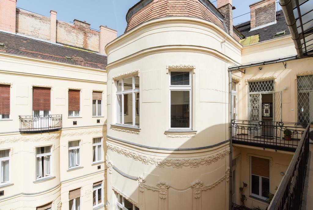 Downtown Oasis Hostel Budapest Exterior photo