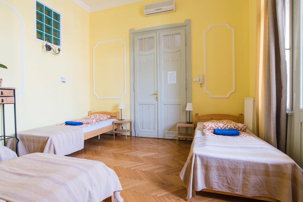 Downtown Oasis Hostel Budapest Exterior photo