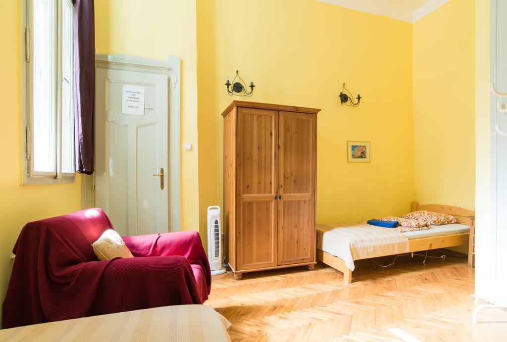 Downtown Oasis Hostel Budapest Exterior photo