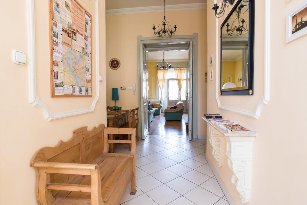 Downtown Oasis Hostel Budapest Exterior photo