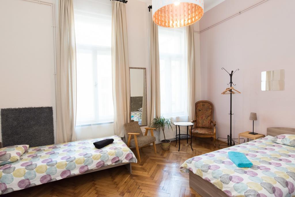 Downtown Oasis Hostel Budapest Exterior photo